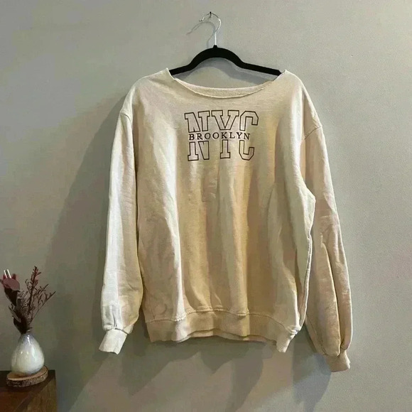 Urban Outfitters UO NYC BROOKLYN Sweatshirt Oversized Relax Fit Cream Pullover - Picture 4 of 11